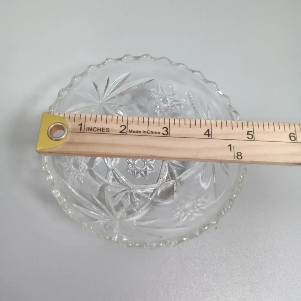 Vintage Clear Cut Glass Starburst Floral Bowl Scalloped Rim 5.5 Inch Candy Dish‎